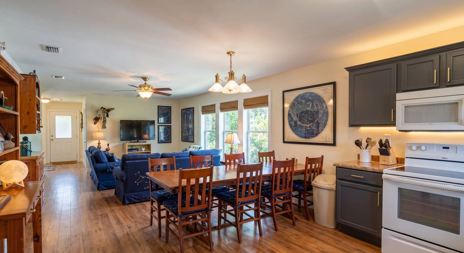 Open plan living-dining